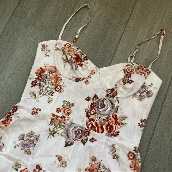 Floral print mini linen dress - Picture 7 of 16